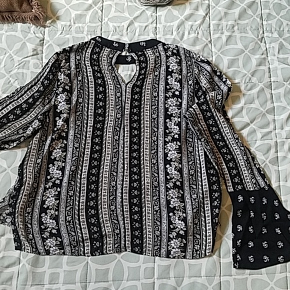 Patterned Top NWOT - Picture 5 of 6